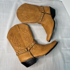 Austin Trading Co Elegant Tan Embroidered Heeled Boots Size 8:5